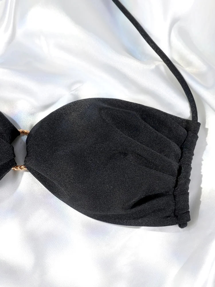 Plissierter Mikro-Bikini mit Cut-Out & Bandagen-Design