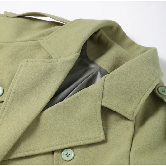 Doppelreihiger Wollmantel mit Gürtel