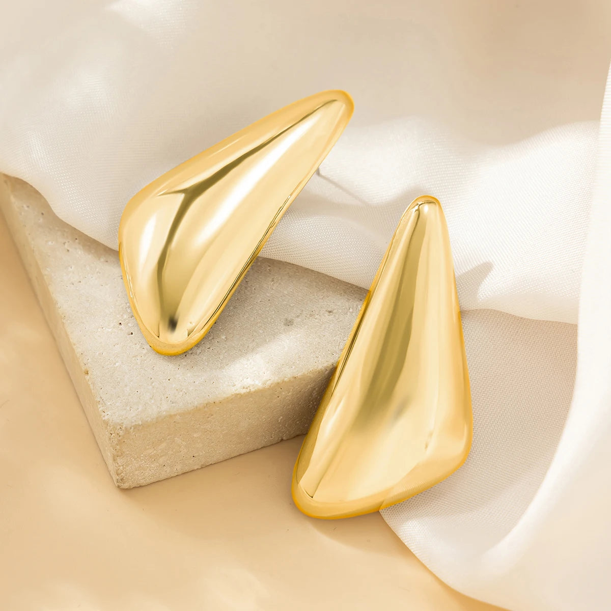 Vintage Ohrstecker im geometrischen Design