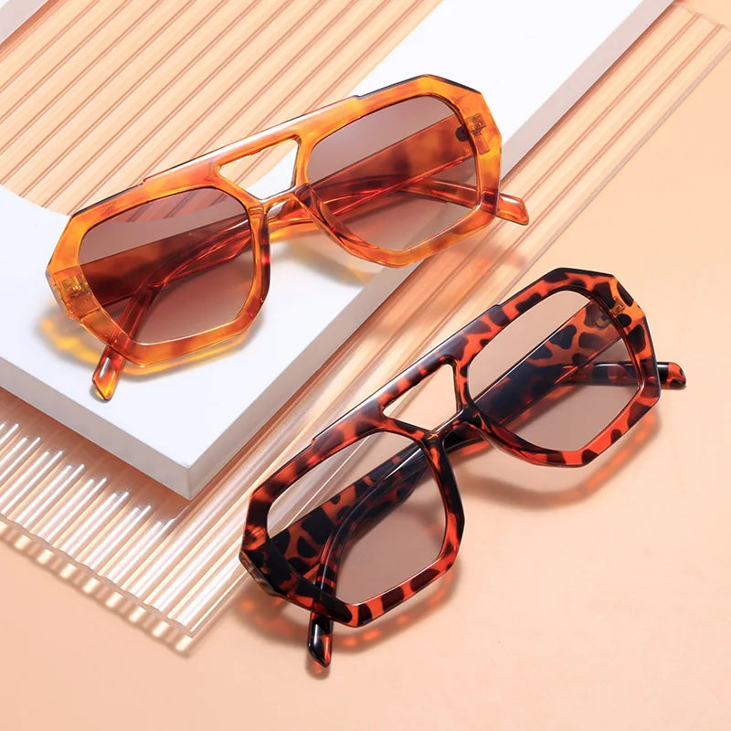 Eckige Vintage-Sonnenbrille mit Doppelsteg